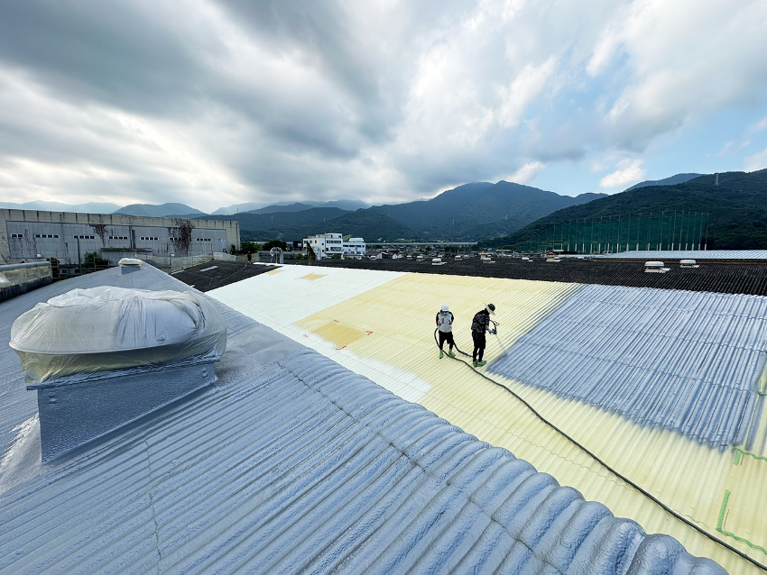 工場屋根　スレート板補強工事事例